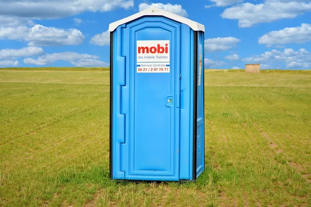 dixi, toilet, dixi klo, mobile toilet, toilet shed, klo cottage, mobile toilet cabin, klohäusl, mobile, field, fields, lonely, to forget, fun. Which portable restroom rental software deserves the subscription for a small operation