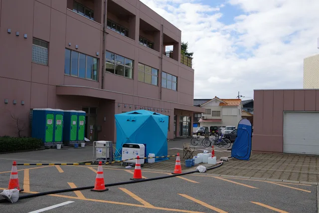 Temporary toilets and showers were installed in a public facility in Wajima City, Ishikawa Prefecture in response to the 2024 Noto Peninsula Earthquake. Photographed on February 17, 2024. Portable restroom rental damage and downtime: what to record