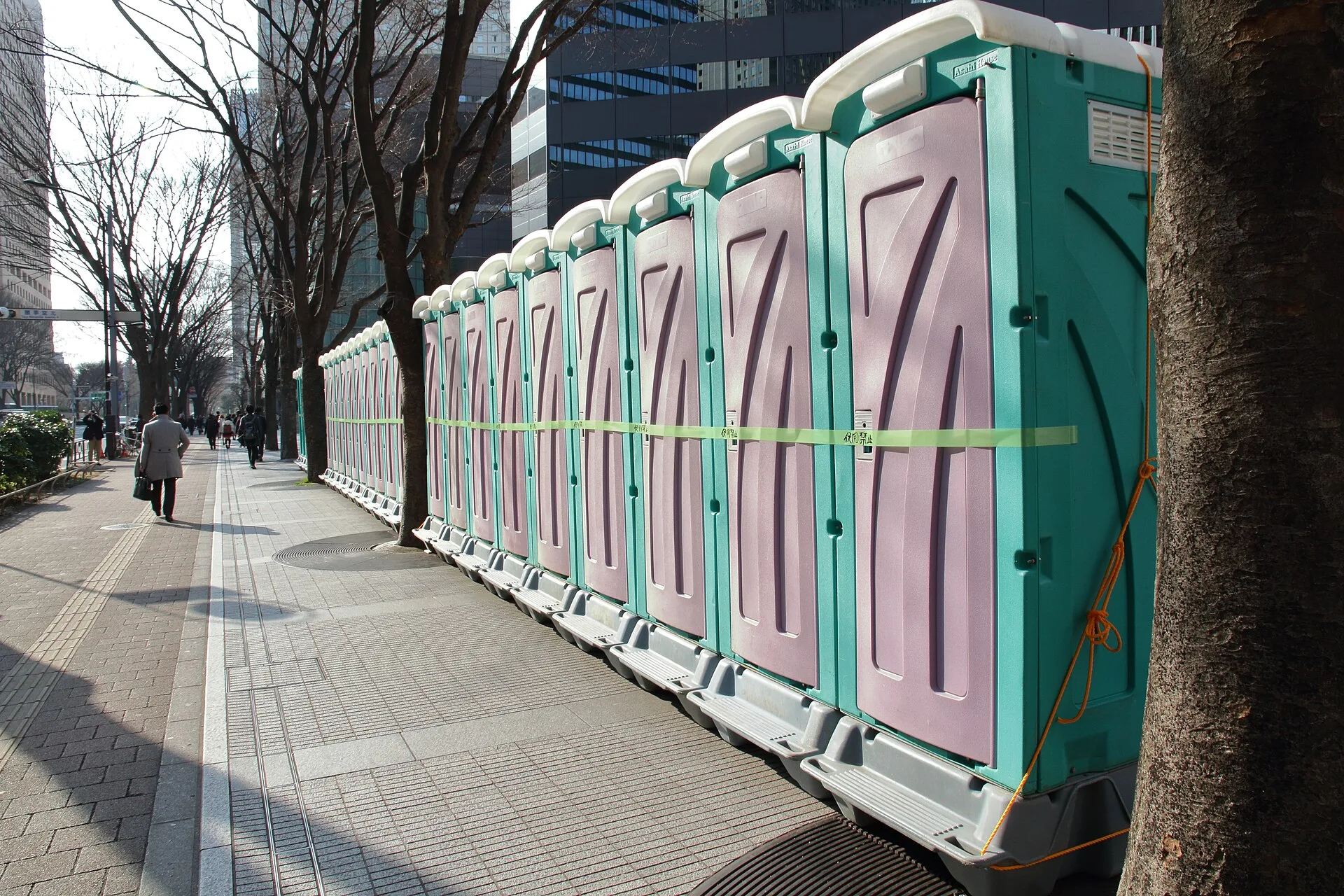 東京マラソン2018用に設置された仮設トイレ。東京都新宿区にて、2018年2月24日撮影。. 6 things nobody tells you about portable restroom rental preventive maintenance checklist