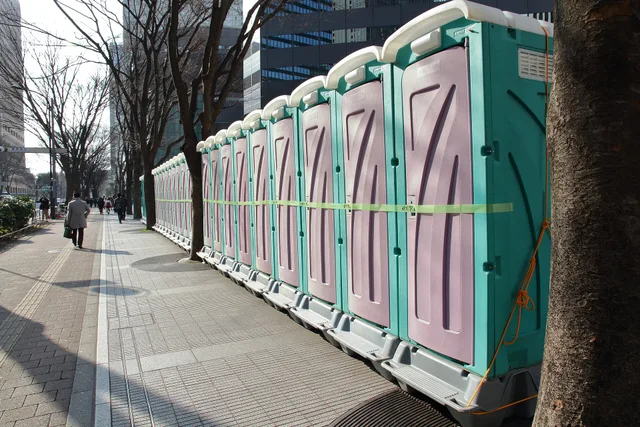 ​東京マラソン2018用に設置された仮設トイレ。東京都新宿区にて、2018年2月24日撮影。. 6 things nobody tells you about portable restroom rental preventive maintenance checklist