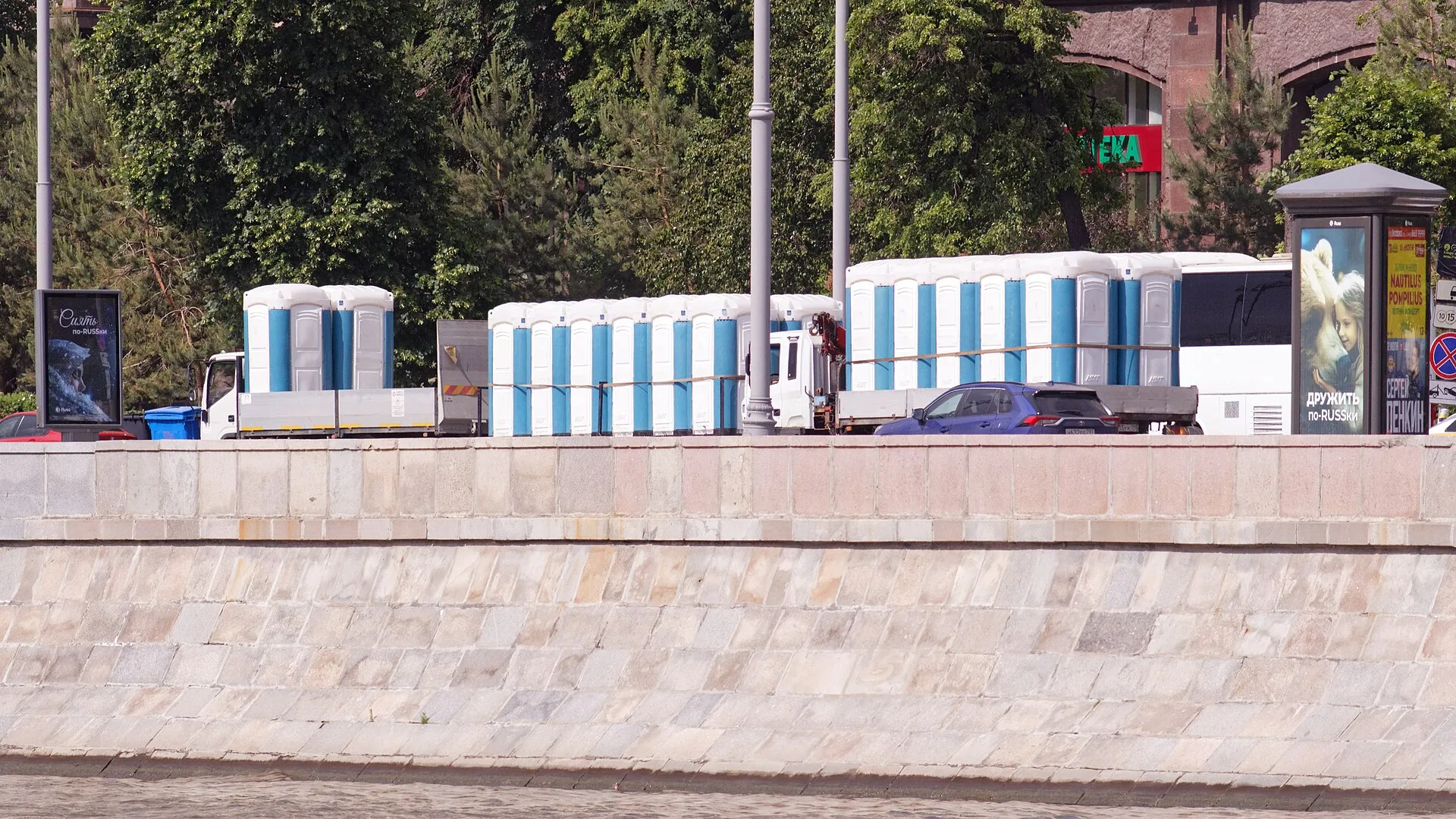 Moscow, after the spring semi-marathon, trucks haul out temporary porta-potties. How to price portable restroom routes by drive time across Texas and Florida